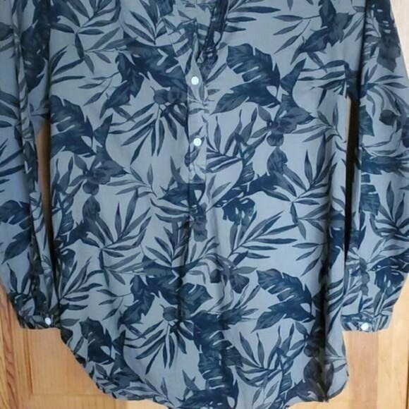 Old Navy Graphic Jungle Leaves V-neck Buttoned LS Army Green Sz. S Tunic Blouse - Picture 4 of 7